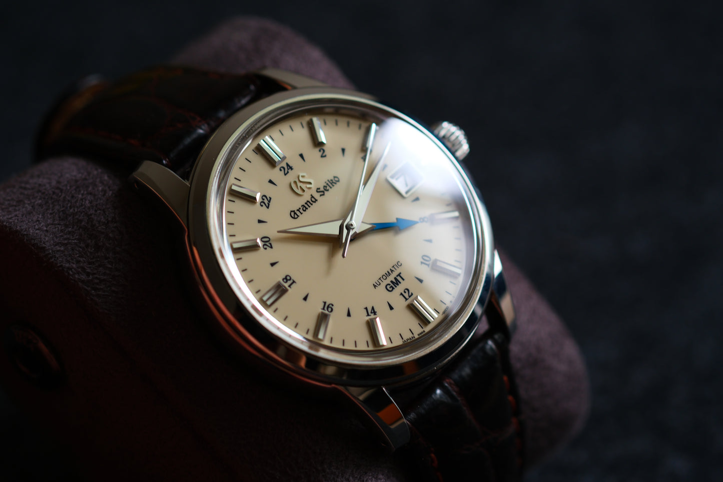 Grand Seiko SBGM221 9s66-00A0 Mechanical GMT Warm Ivory dial Excellent Condition Full Box Paper Hang Tag