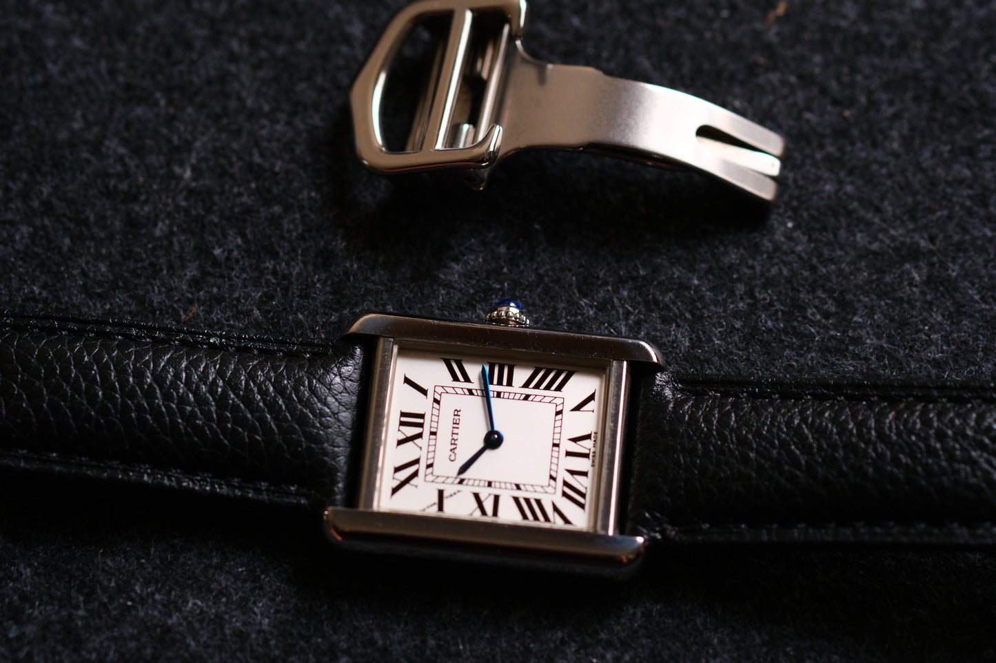 Cartier Tank Solo W1018255 SM 24x31mm Excellent Condition Full Box Paper Full Serviced