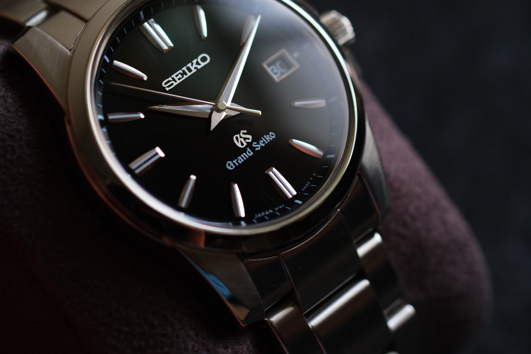 Grand Seiko SBGX055 9F62-0AA1 Quart Black Dial 37mm Excellent Condition
