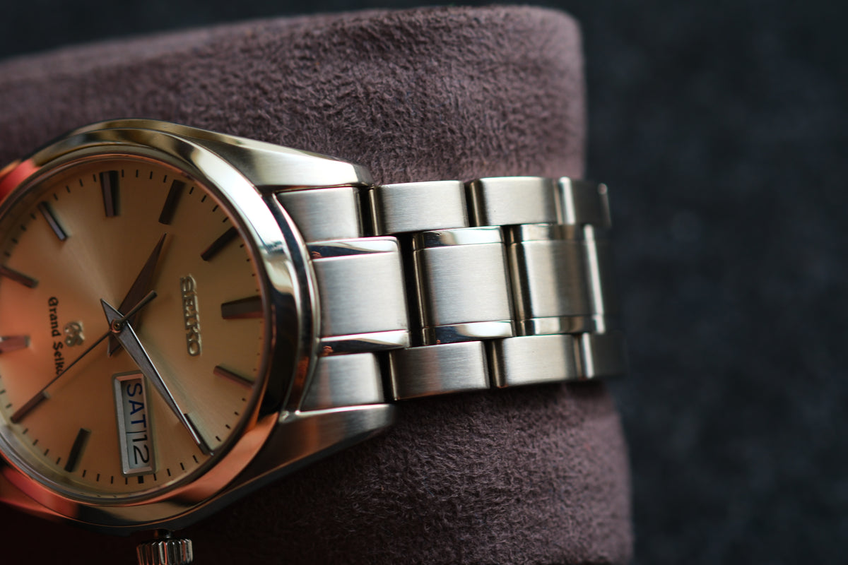 Grand Seiko SBGT035 9F83-0AH0 Double Date Champange Dial Dark Hands Great Condition