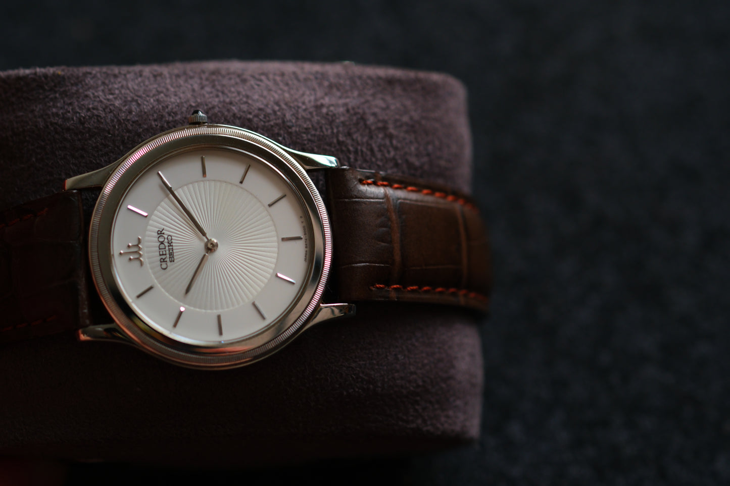 Credor 5A74-2010 JDM Ultra-Slim Dress Watch White Two tone Dial Vintage Style 18KWG Bezel Good Condition