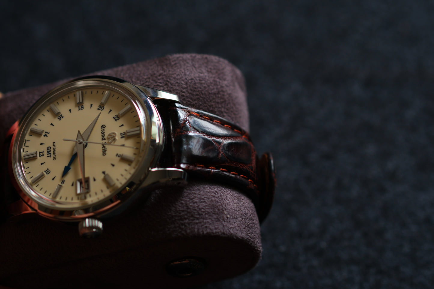 Grand Seiko SBGM221 9s66-00A0 Mechanical GMT Warm Ivory dial Excellent Condition Full Box Paper Hang Tag