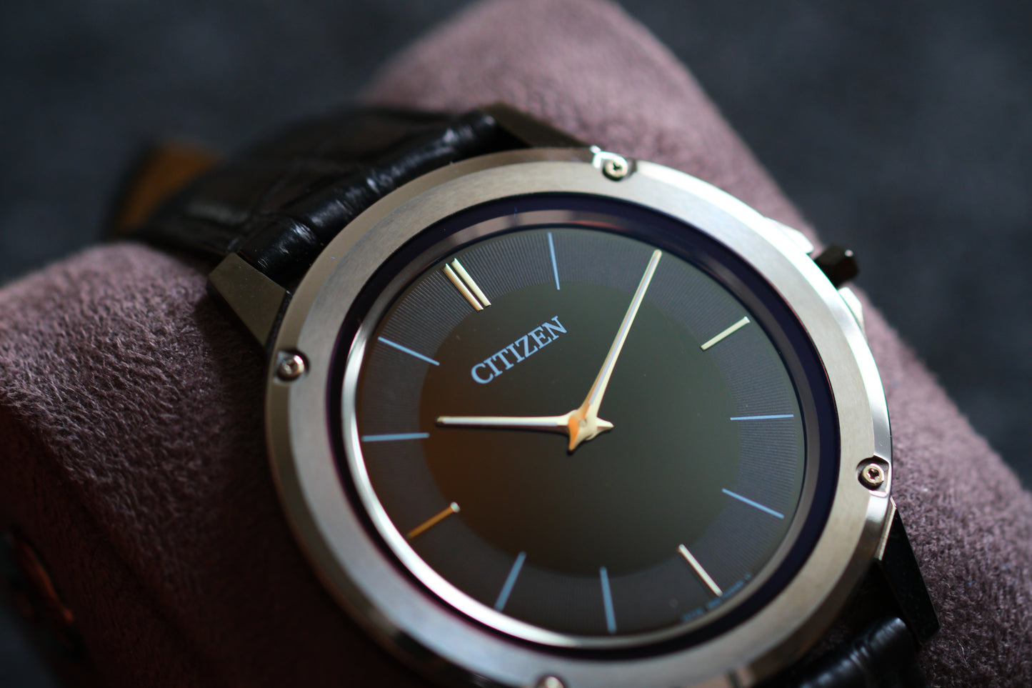 Citizen One AR5024-01E 1mm Movement Eco Drive Solar Power The World's First Black Dial Two tone Excellent Condition