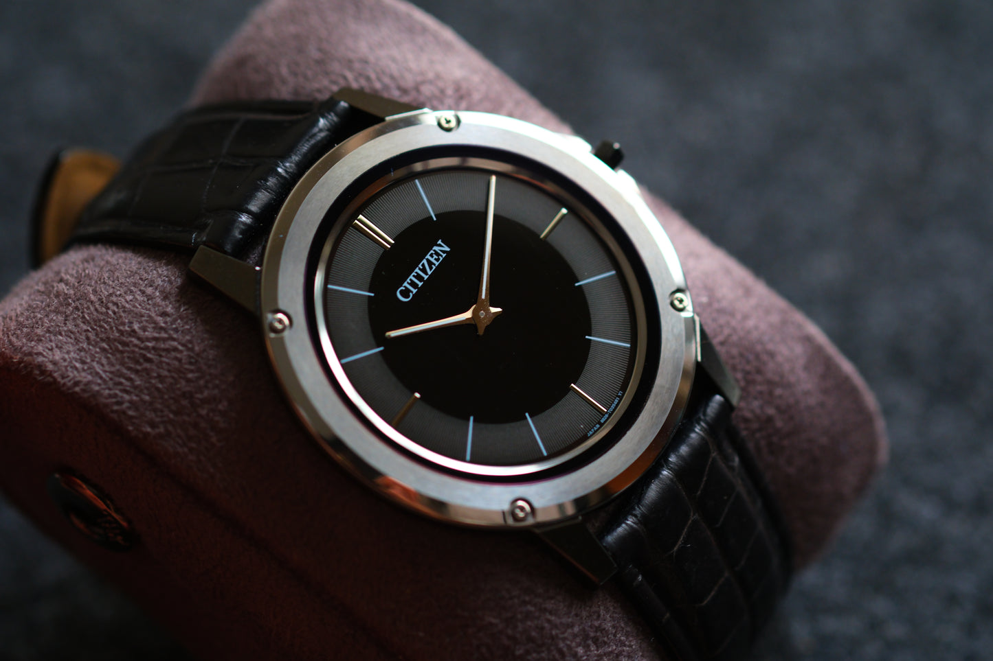 Citizen One AR5024-01E 1mm Movement Eco Drive Solar Power The World's First Black Dial Two tone Excellent Condition