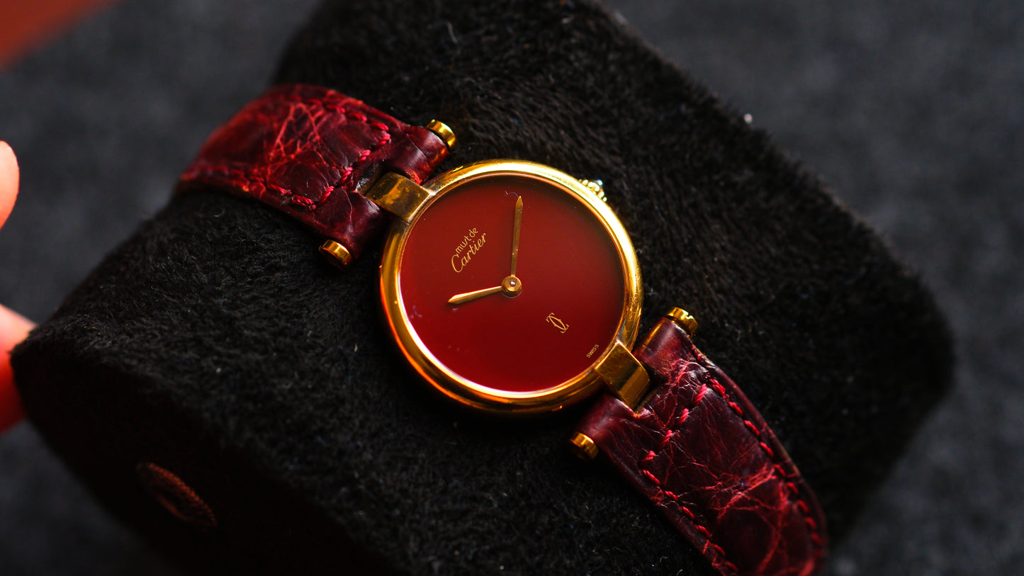 𝐂𝐚𝐫𝐭𝐢𝐞𝐫 𝟗𝟖𝟎’𝐬 𝐌𝐮𝐬𝐭 𝐝𝐞 𝐂𝐚𝐫𝐭𝐢𝐞𝐫 𝐕𝐞𝐧𝐝𝐨̂𝐦𝐞 𝐑𝐞𝐝 𝐁𝐮𝐫𝐠𝐮𝐧𝐝𝐲 𝐋𝐚𝐜𝐪𝐮𝐞𝐫 𝐃𝐢𝐚𝐥 | Excellent Condition