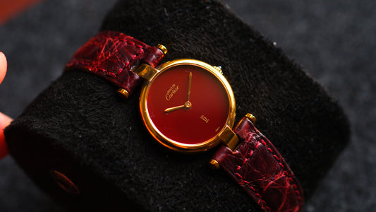 𝐂𝐚𝐫𝐭𝐢𝐞𝐫 𝟗𝟖𝟎’𝐬 𝐌𝐮𝐬𝐭 𝐝𝐞 𝐂𝐚𝐫𝐭𝐢𝐞𝐫 𝐕𝐞𝐧𝐝𝐨̂𝐦𝐞 𝐑𝐞𝐝 𝐁𝐮𝐫𝐠𝐮𝐧𝐝𝐲 𝐋𝐚𝐜𝐪𝐮𝐞𝐫 𝐃𝐢𝐚𝐥 | Excellent Condition