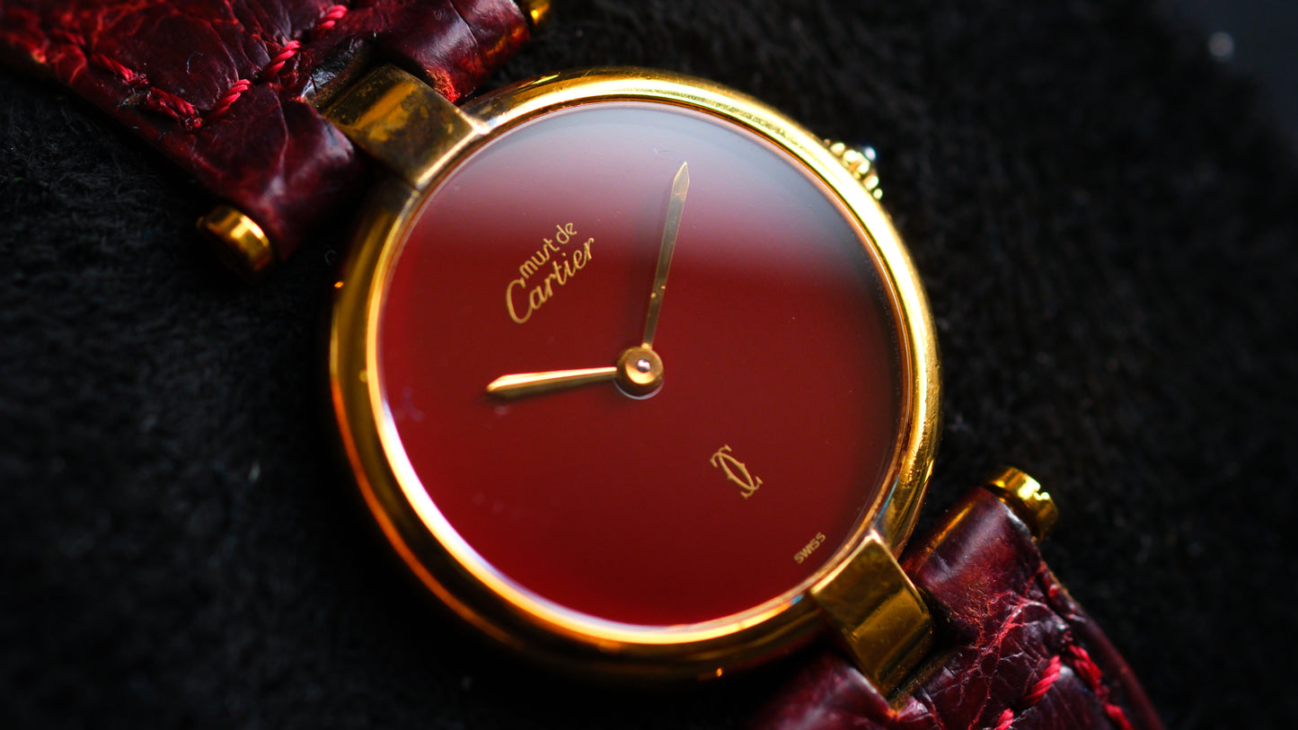 𝐂𝐚𝐫𝐭𝐢𝐞𝐫 𝟗𝟖𝟎’𝐬 𝐌𝐮𝐬𝐭 𝐝𝐞 𝐂𝐚𝐫𝐭𝐢𝐞𝐫 𝐕𝐞𝐧𝐝𝐨̂𝐦𝐞 𝐑𝐞𝐝 𝐁𝐮𝐫𝐠𝐮𝐧𝐝𝐲 𝐋𝐚𝐜𝐪𝐮𝐞𝐫 𝐃𝐢𝐚𝐥 | Excellent Condition