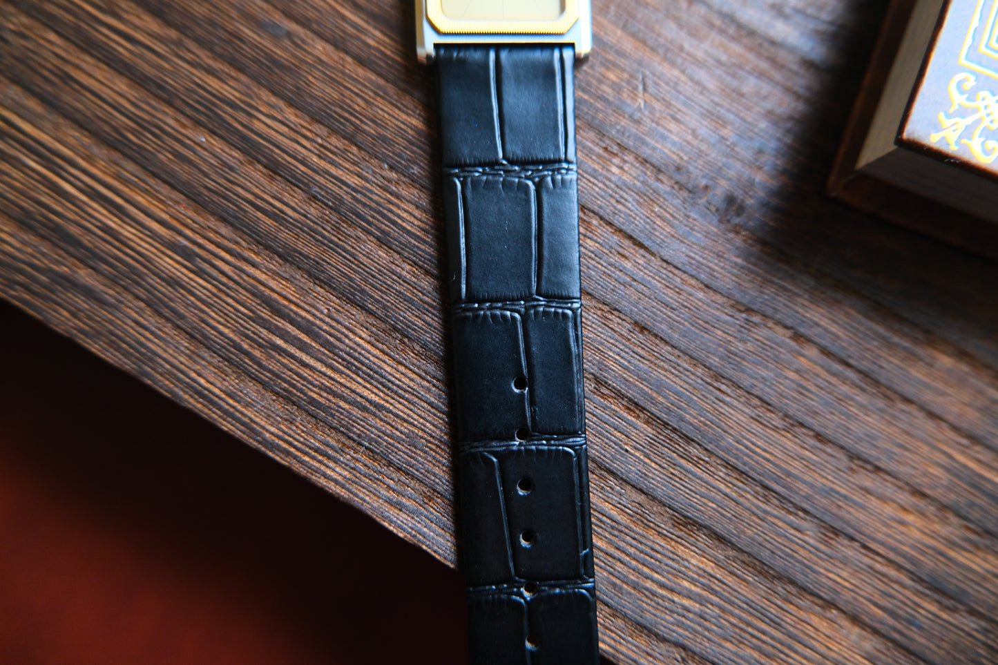 Credor 2F70-5310 Tank 14K Bezel  Nickel ALLOY MIDDLE Quart Good Condition