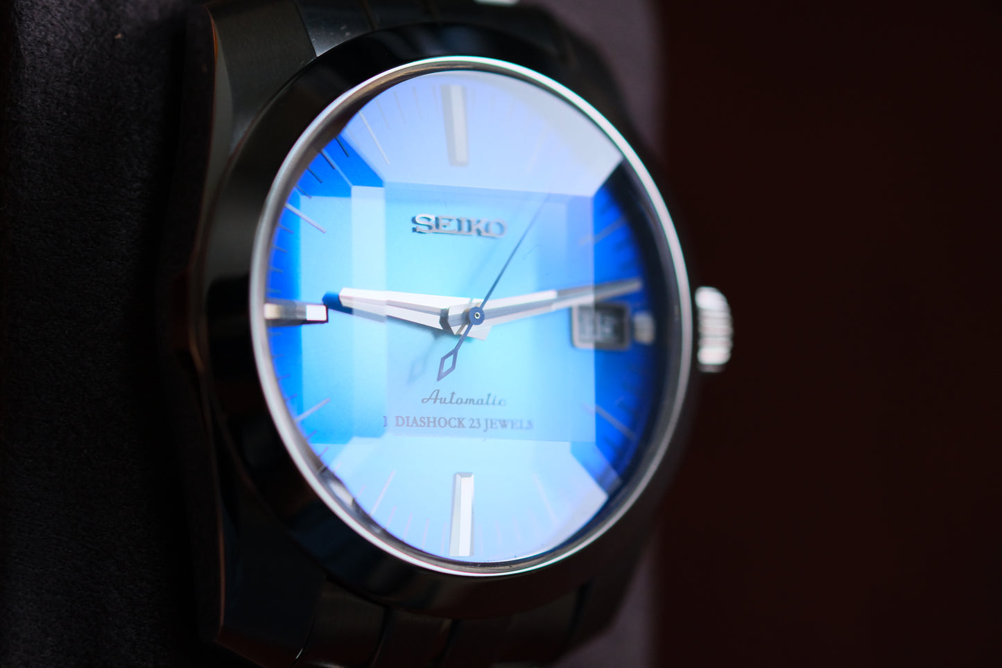 SARB001 6R15-00D0 Rare with Sunburst Blue Dial Sapphire Glass Cut