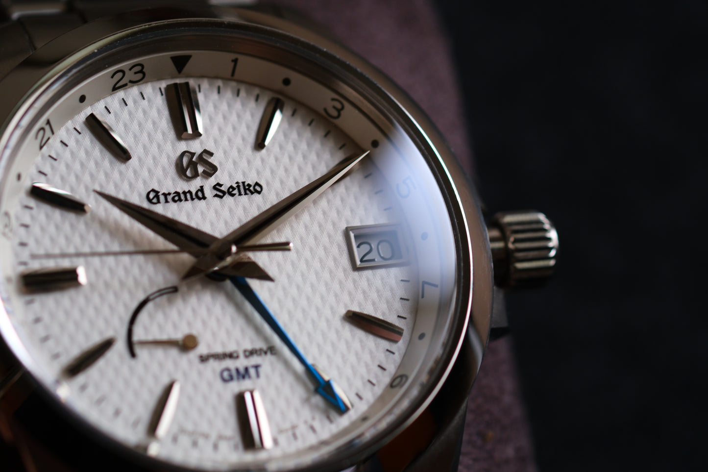 Grand Seiko SBGE209 9R66-0AE0 Spring Drive GMT Blue hands GMT Beautifull Texture Dial