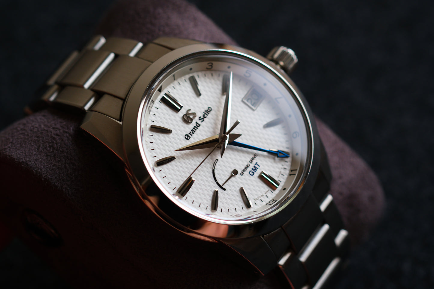 Grand Seiko SBGE209 9R66-0AE0 Spring Drive GMT Blue hands GMT Beautifull Texture Dial
