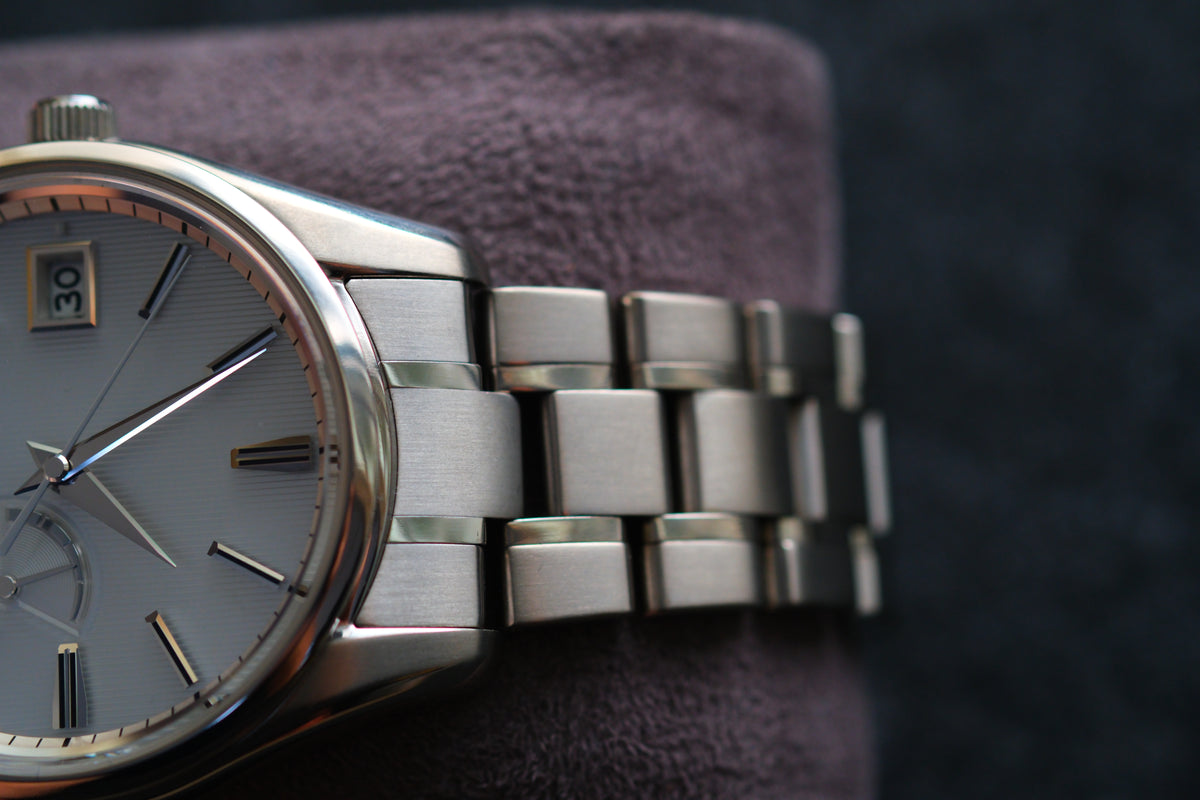 The Citizen Chronomaster AQ1020-51A Titanium Eco Drive Brushed-stripe White dial Box Manual User Excellent Condition