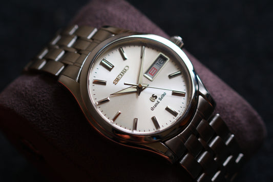 Grand Seiko SBGT005 9F83-9A30 Day Date Excellent Condition Vintage Watch Champange Dial Travel Box