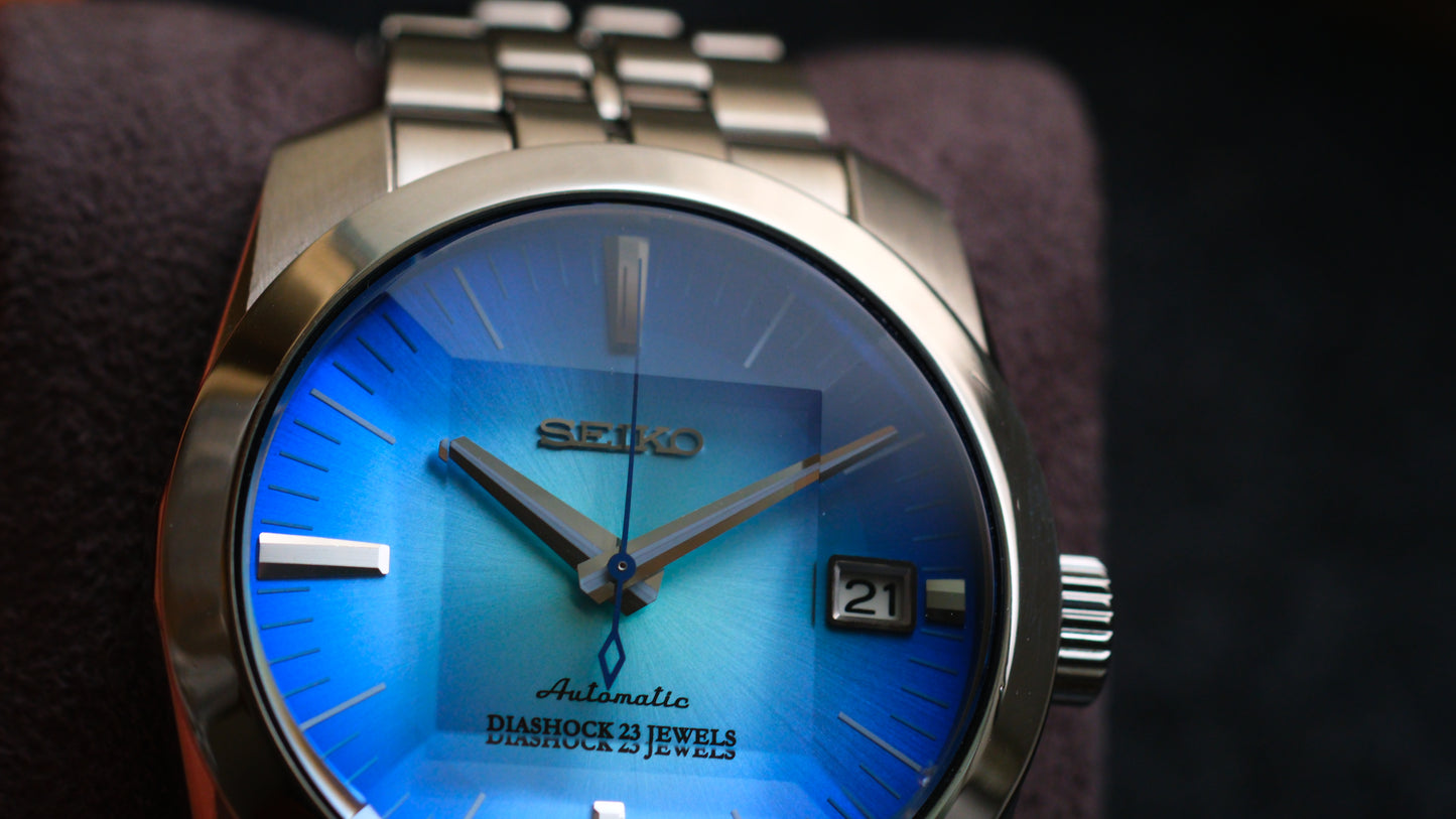 SARB001 6R15-00D0 Rare with Sunburst Blue Dial Sapphire Glass Cut Good Condition