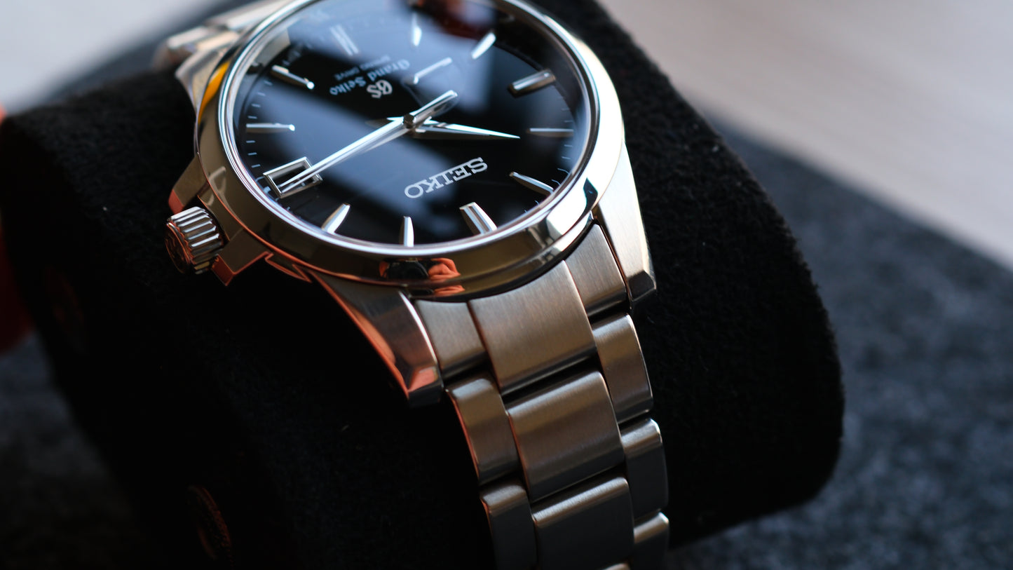 Grand Seiko Spring Drive 9R65-0AG1 Black Dial Excellent Dial Full Serviced