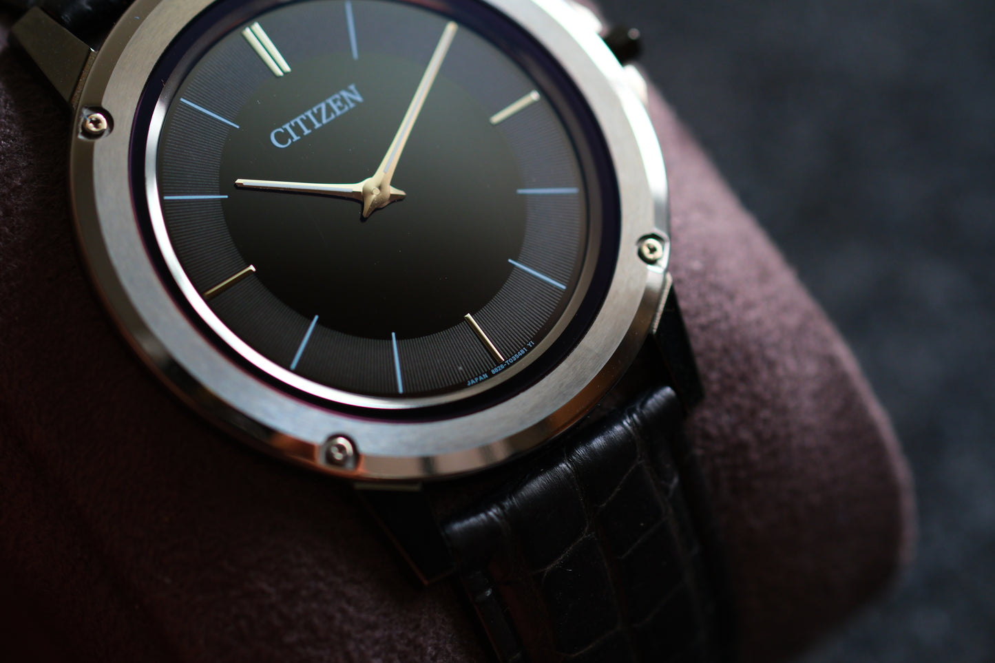 Citizen One AR5024-01E 1mm Movement Eco Drive Solar Power The World's First Black Dial Two tone Excellent Condition