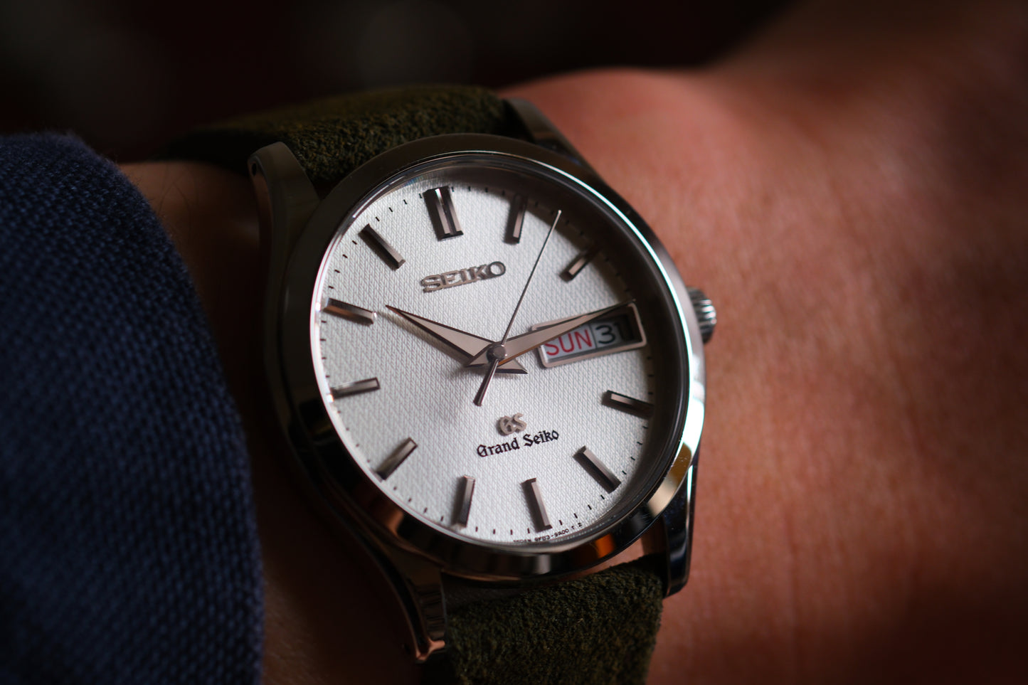 Grand Seiko 9F83-9A00 Quart Double Date Beautifull White Silver Texture Dial Excellent Condition